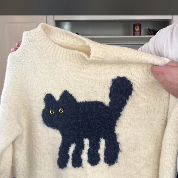 Cozy & Super Fuzzy Sweater with Black Cat w. Marble Eyes - Picture 1 of 5